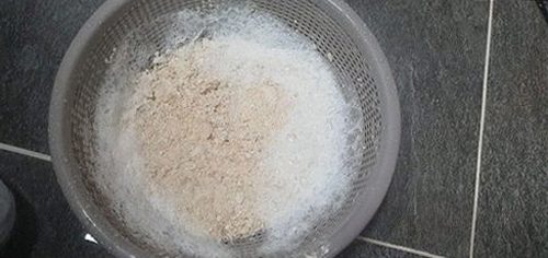 성내동 하수구막힘 배관 내부 상태를 확인하고 막힘 원인을 구간별로 점검하는 모습